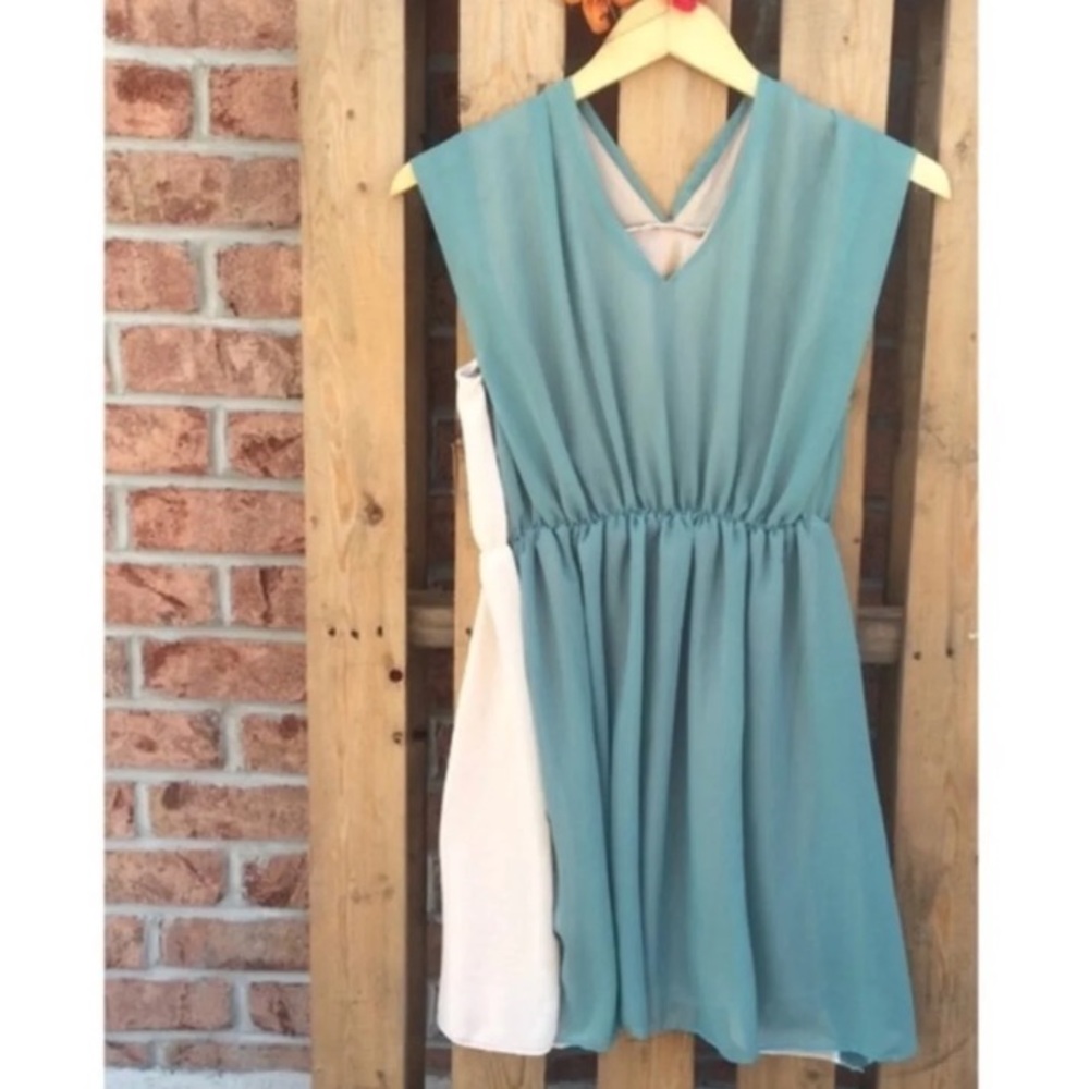 🔻SOLD ON MERC! 🔻Forever 21 Chiffon Dress - Picture 1 of 4